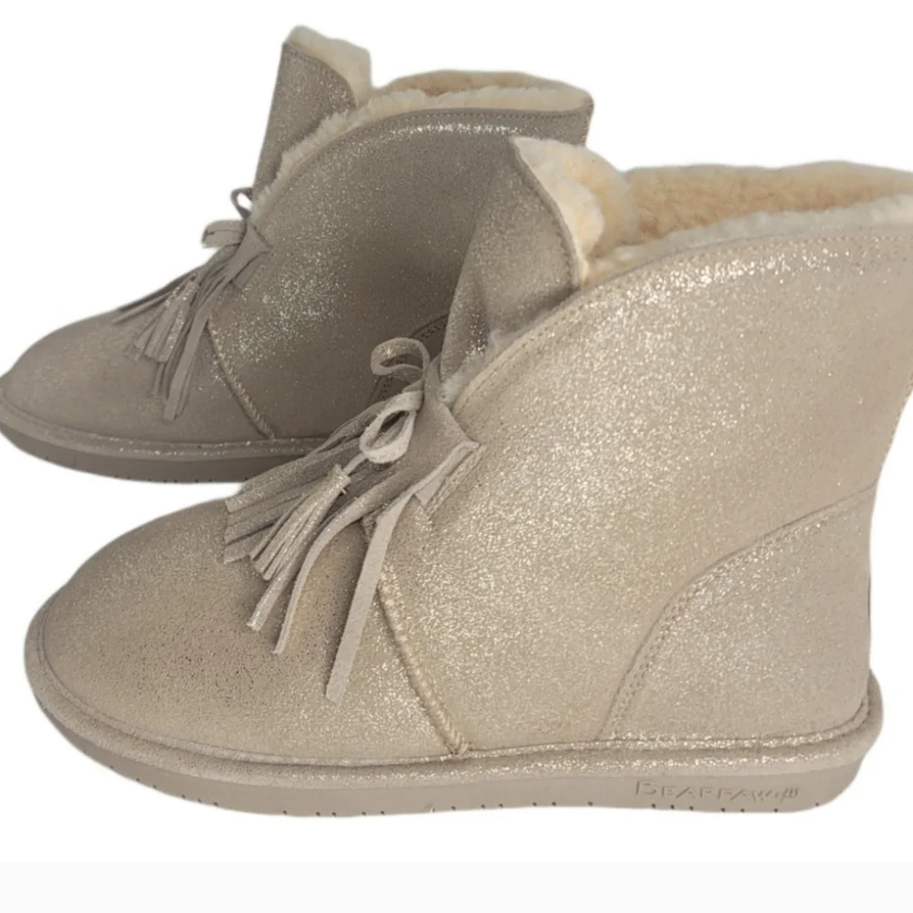 New Bearpaw Christie Metallic Boot Size 12M or 13M